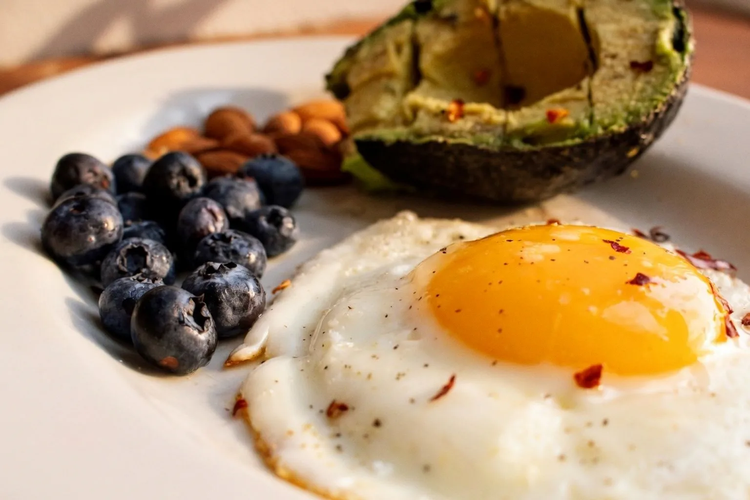 Cómo los polifenoles de la dieta mediterránea protegen tu cerebro frente al deterioro cognitivo
